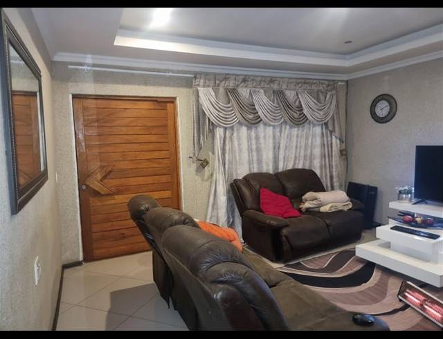 3 BEDROOM HOUSE FOR SALE IN EVATON WEST